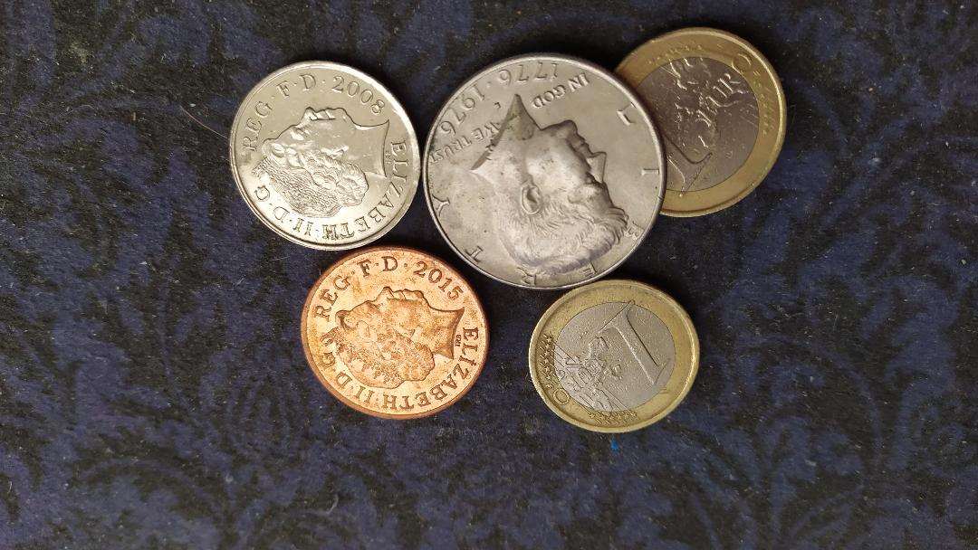 Coin tricks are amazing fun and can be demonstrated with many different types and sizes of coin.
			
			