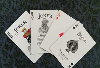 Joker to aces card trick illustration.