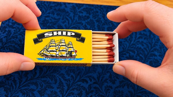 Matchbox used for the magnetic matchstick trick