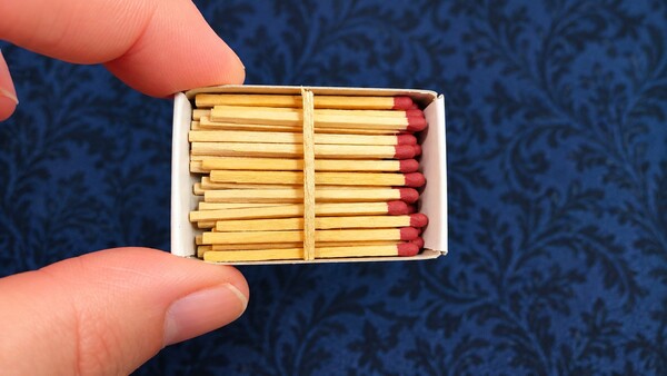 Prepared matchbox with a hidden crosswise match