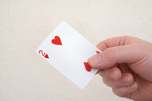 Playing card returned to the fingertips during the reappearance